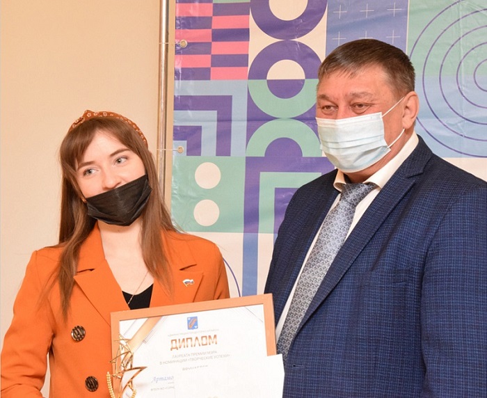 Названы лауреаты премии мэра города Горно-Алтайска среди студентов