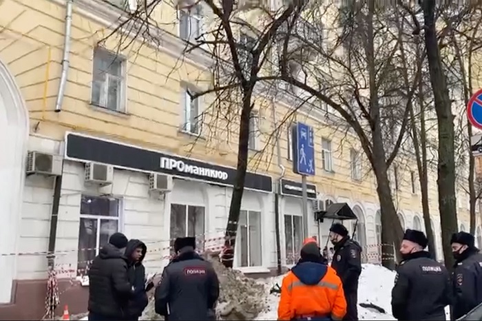 Погибшая от схода наледи в Москве проигнорировала меры безопасности
