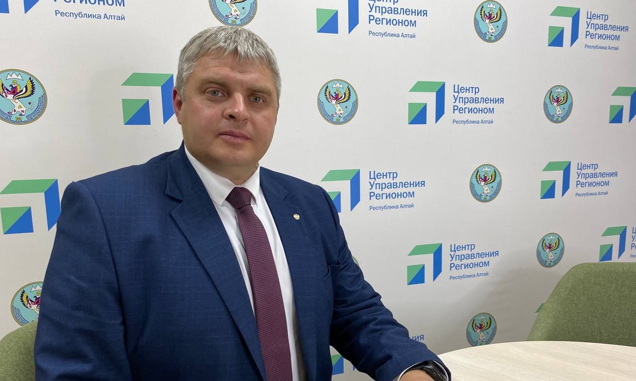 Константин Зорий рассказал в прямом эфире о дорожных работах в Республике Алтай