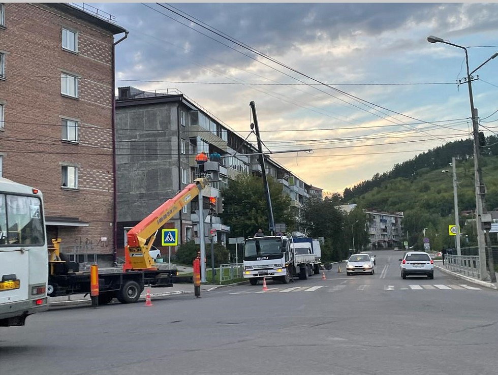 В Горно-Алтайске устанавливают новые светофоры
