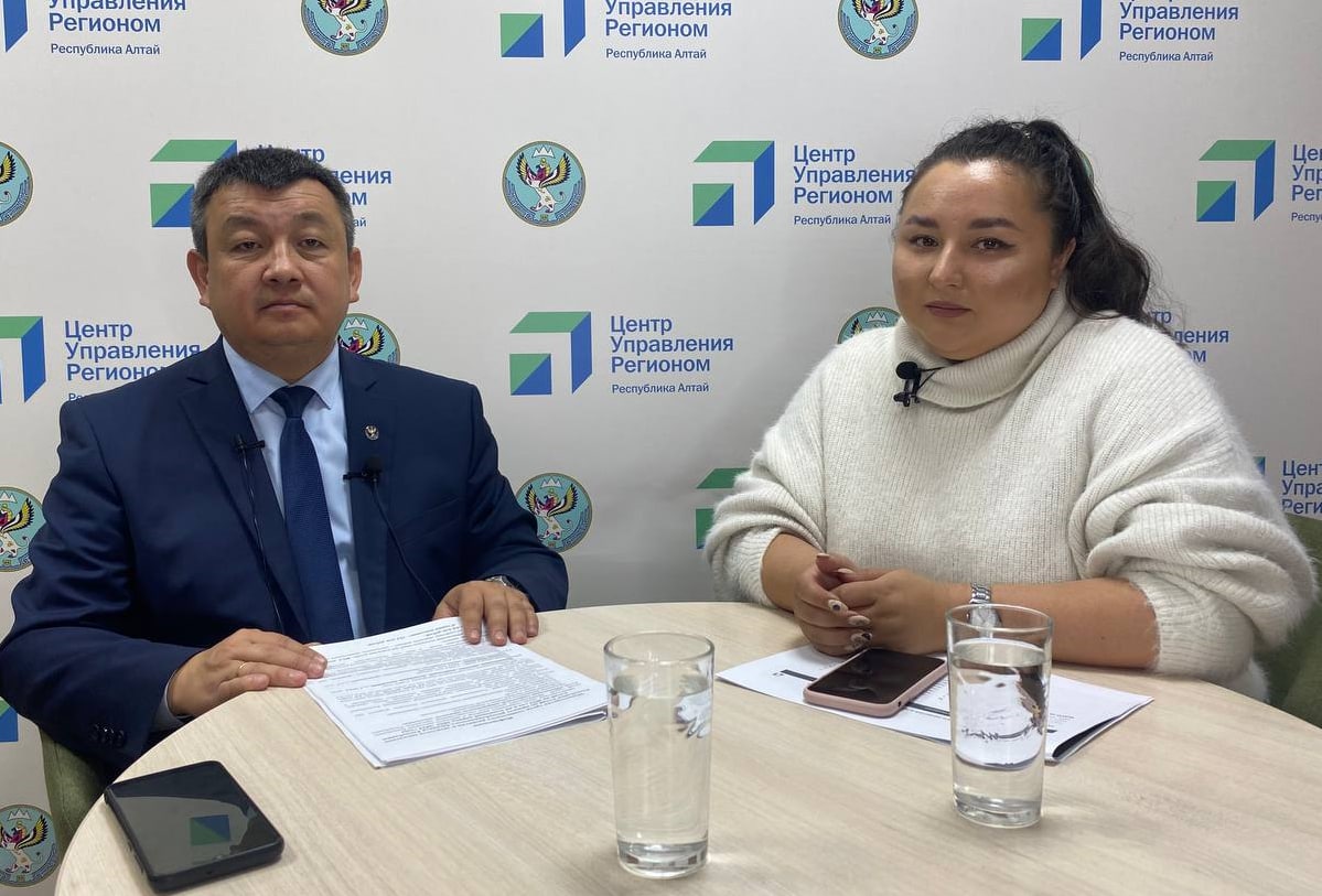 Адар Сумин рассказал в прямом эфире о мерах поддержки старшего поколения в Республике Алтай