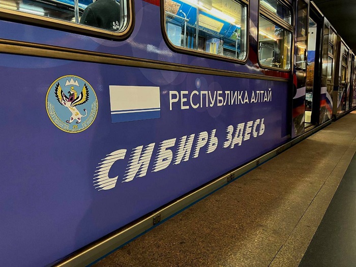 Тематический поезд «Сибирь здесь» появился в Московском метрополитене