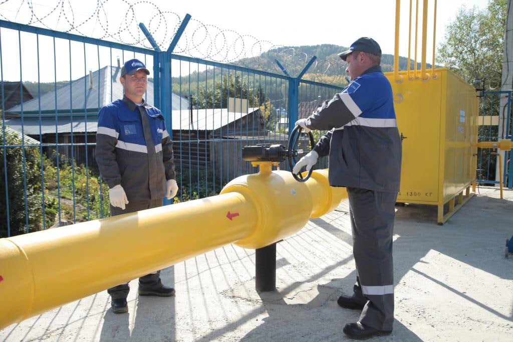 Нуждающиеся россияне получат по 100 тысяч рублей на проведение газа