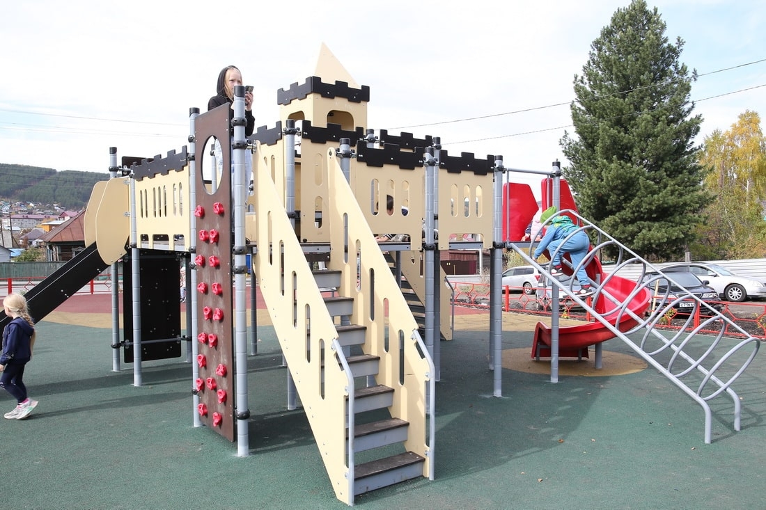 Крупнейшую в регионе детскую площадку открыли в Горно-Алтайске