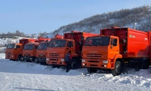Пять новых мусоровозов поступило для работы в Республику Алтай