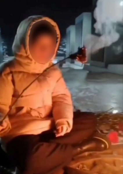 Родители детей, «пошутивших» у Вечного огня в Горно-Алтайске, принесли извинения