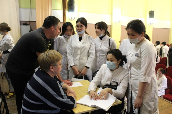 Медики Республики Алтай встретились с выпускниками медколледжа