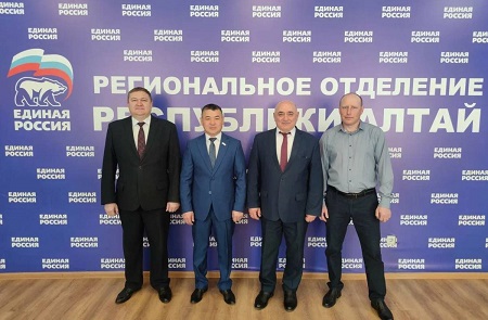 Первые кандидаты регистрируются на предварительное голосование Единой России