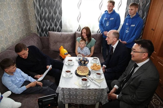 Турчак в Горно-Алтайске встретился с семьей мобилизованного и участниками СВО