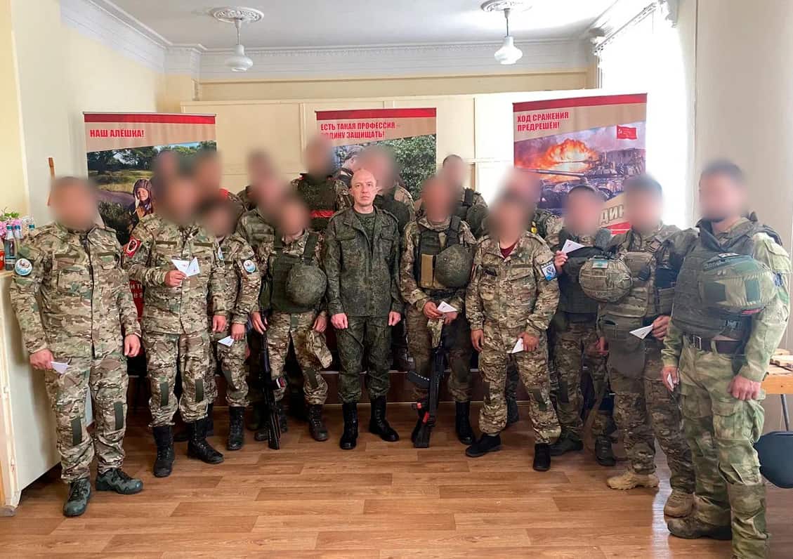Олег Хорохордин встретился с бойцами с Алтая в зоне СВО
