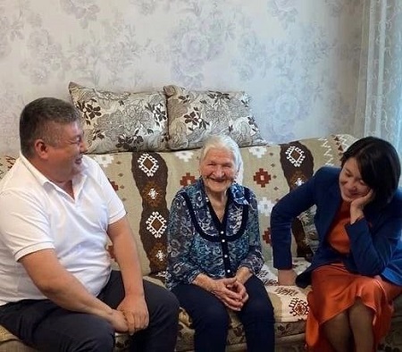 Руководитель ЦУР Республики Алтай поздравил ветерана ВОВ