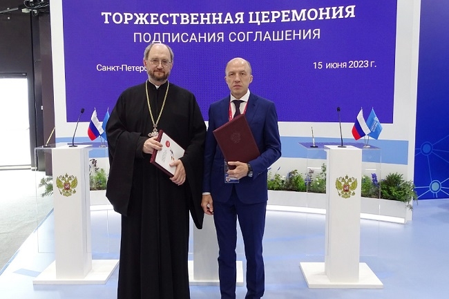 ПМЭФ-2023: Олег Хорохордин подписал соглашение с фондом «Круг добра»