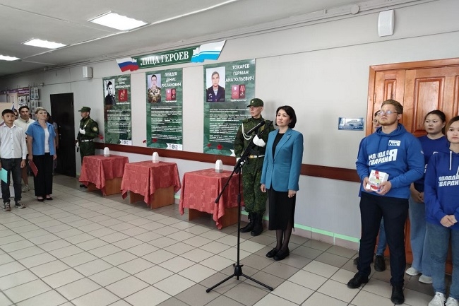 В Горно-Алтайском педагогическом колледже открылась галерея «Лица Героев»