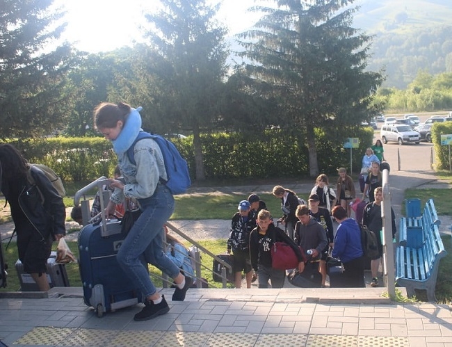 Ребята из ЛНР возвращаются после отдыха из Республики Алтай
