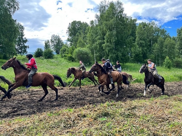 Соревнования по конным скачкам прошли в Шебалинском районе
