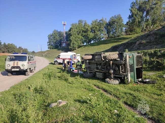 Туристам, пострадавшим в ДТП на Алтае, оказана медпомощь