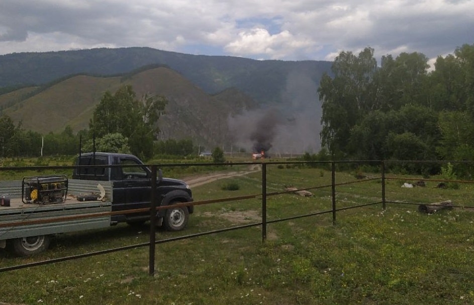 В Республике Алтай упал вертолет