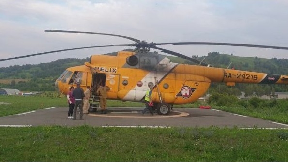 Троих пострадавших при крушении Ми-8 на Алтае отправляют в Барнаул