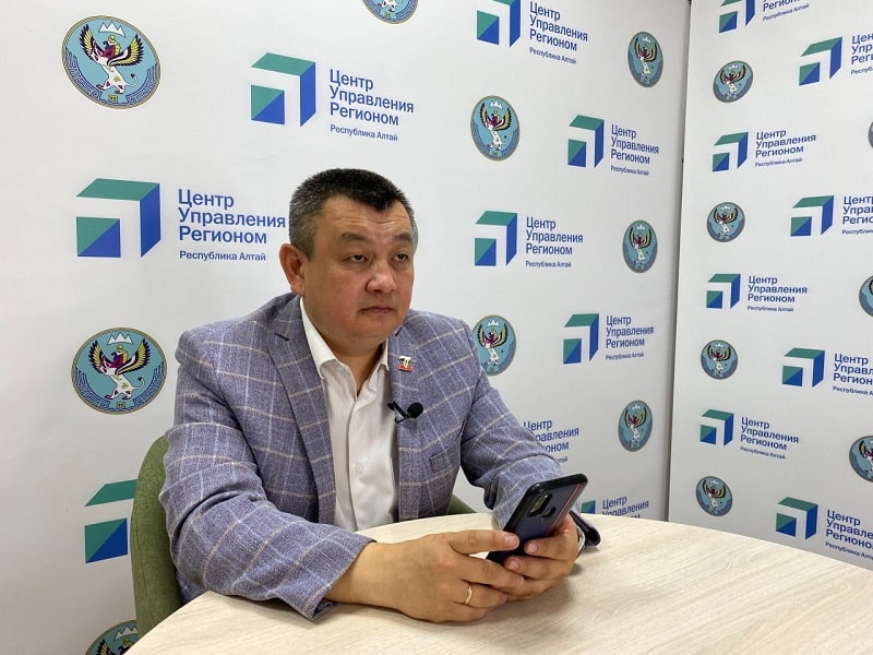 Жителям Республики Алтай рассказали о мерах социальной поддержки в прямом эфире