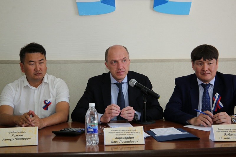 Олег Хорохордин обсудил с жителями развитие Турочакского района