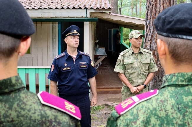 В Республике Алтай росгвардейцы приняли участие в кадетских летних сборах