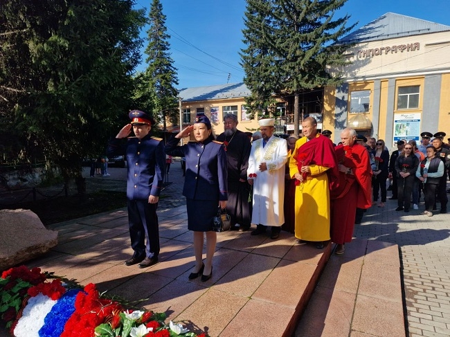 В Республике Алтай почтили память жертв терактов