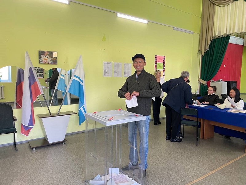 Главы районов голосуют на выборах в Республике Алтай