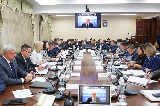 Олег Хорохордин провёл заседание Правительства Республики Алтай