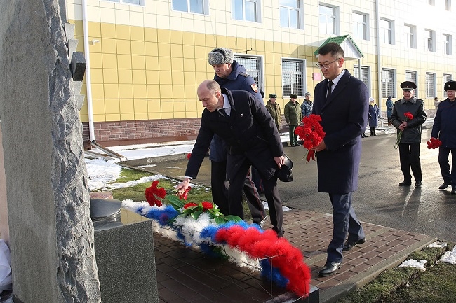Мемориал, посвящённый сотрудникам ОМОН и СОБР, открыли в регионе