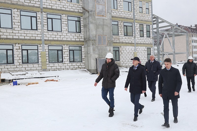Крупнейшую школу региона строят в Горно-Алтайске