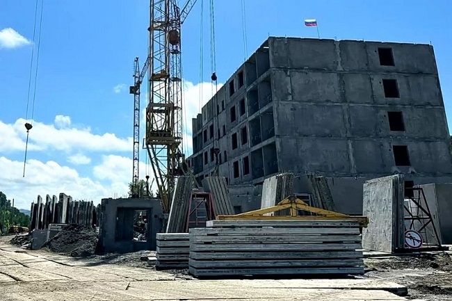 В Майме продолжается строительство многоквартирников