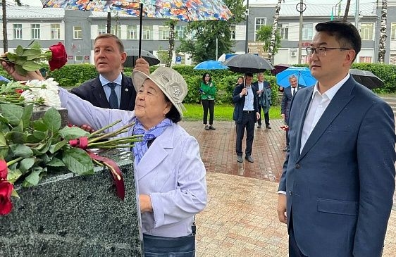 В Республике Алтай почтили память первого главы В.И. Чаптынова