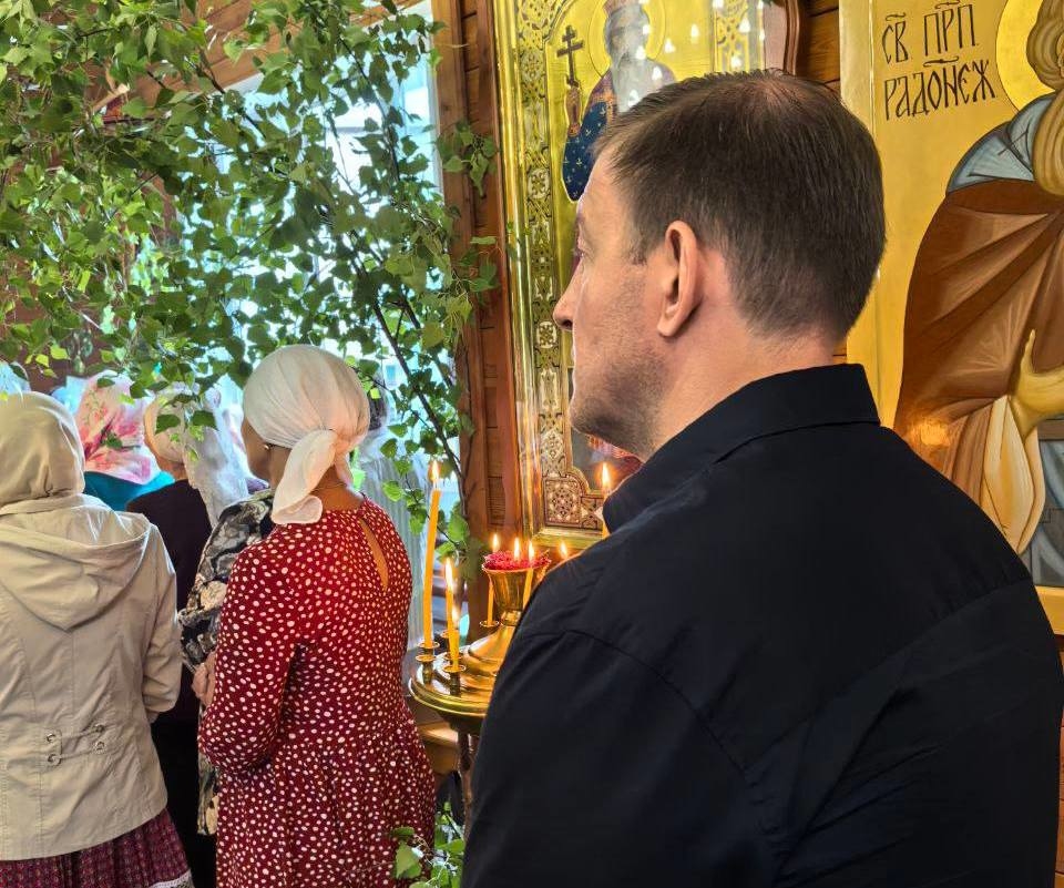 Андрей Турчак принял участие в богослужении в храме Онгудая