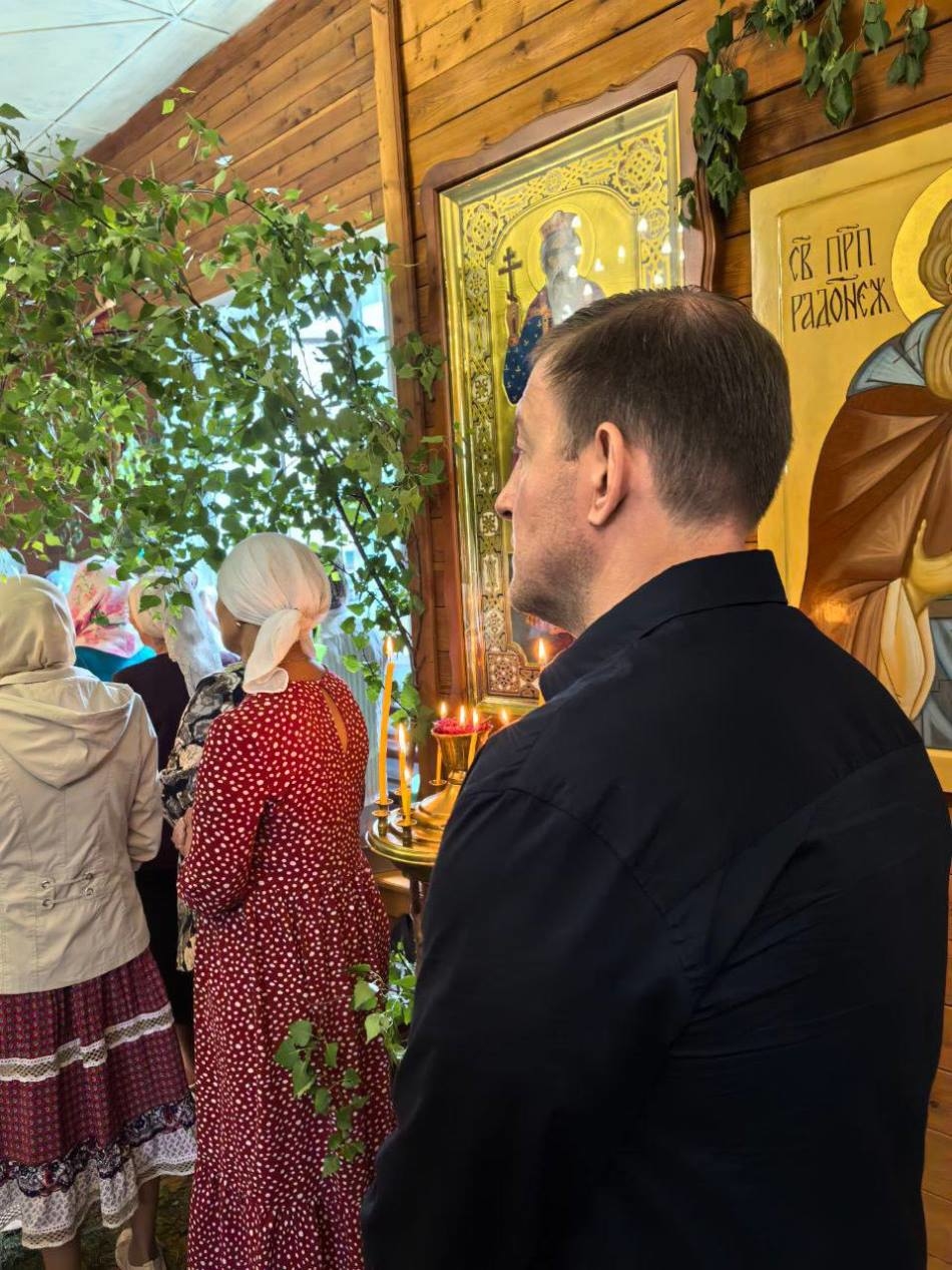 Андрей Турчак принял участие в богослужении в храме Онгудая