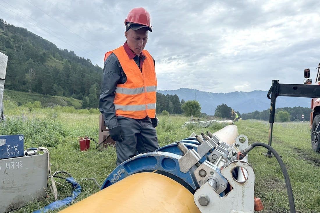 Строительство газопровода возобновили в Чемале