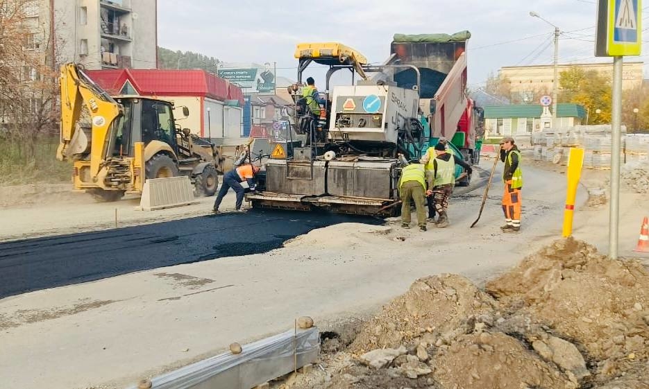 Дорожные работы завершаются на одной из главных улиц Горно-Алтайска