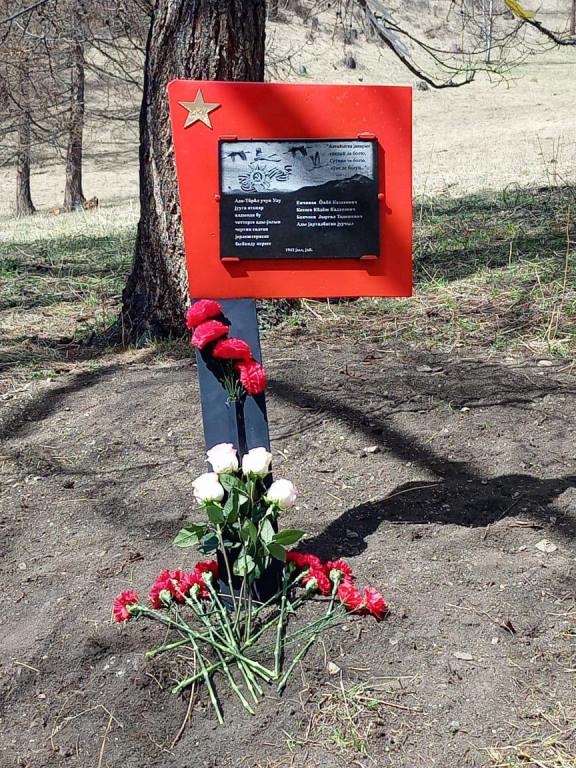 Память оставивших на лиственнице свои имена солдат ВОВ увековечили на Алтае