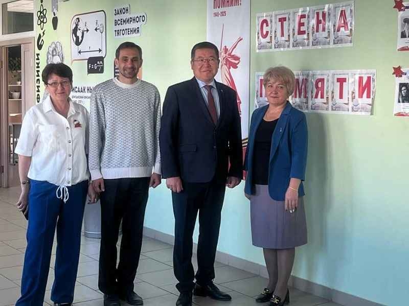 Эжер Ялбаков провел «Урок Победы» в Усть-Коксинской школе