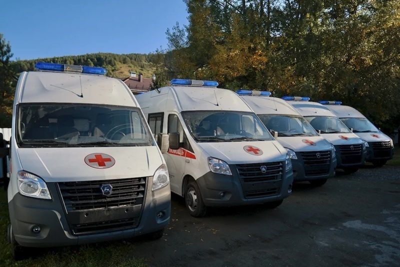 Пять новых автомобилей скорой медицинской помощи получила Республика Алтай
