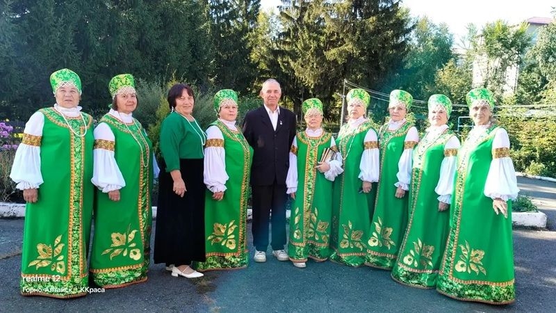 Клуб активного долголетия провел для ветеранов Дома инвалидов праздничный концерт