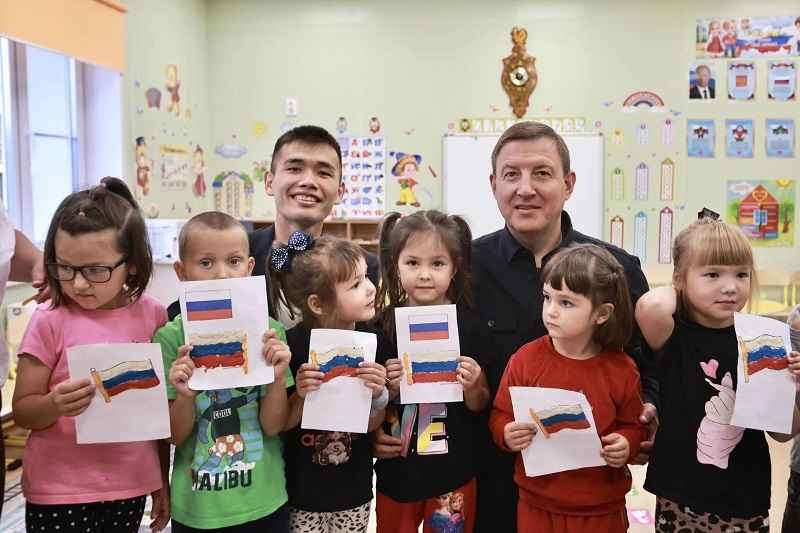 Андрей Турчак поздравил с Днем воспитателя